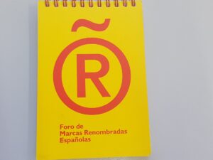Cuaderno personalizado con espiral Wire-O y cubierta impresa