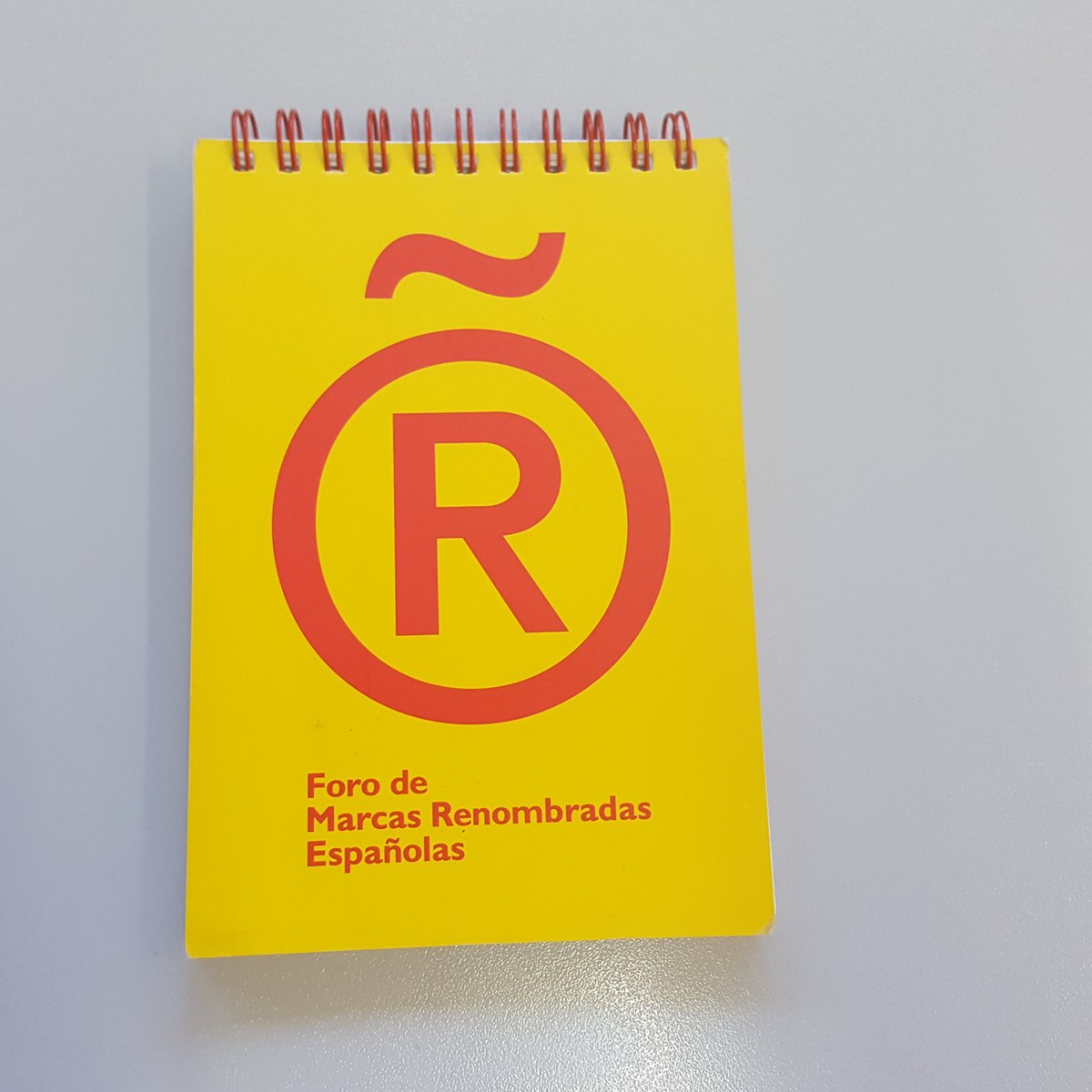 Cuaderno personalizado con espiral Wire-O y cubierta impresa